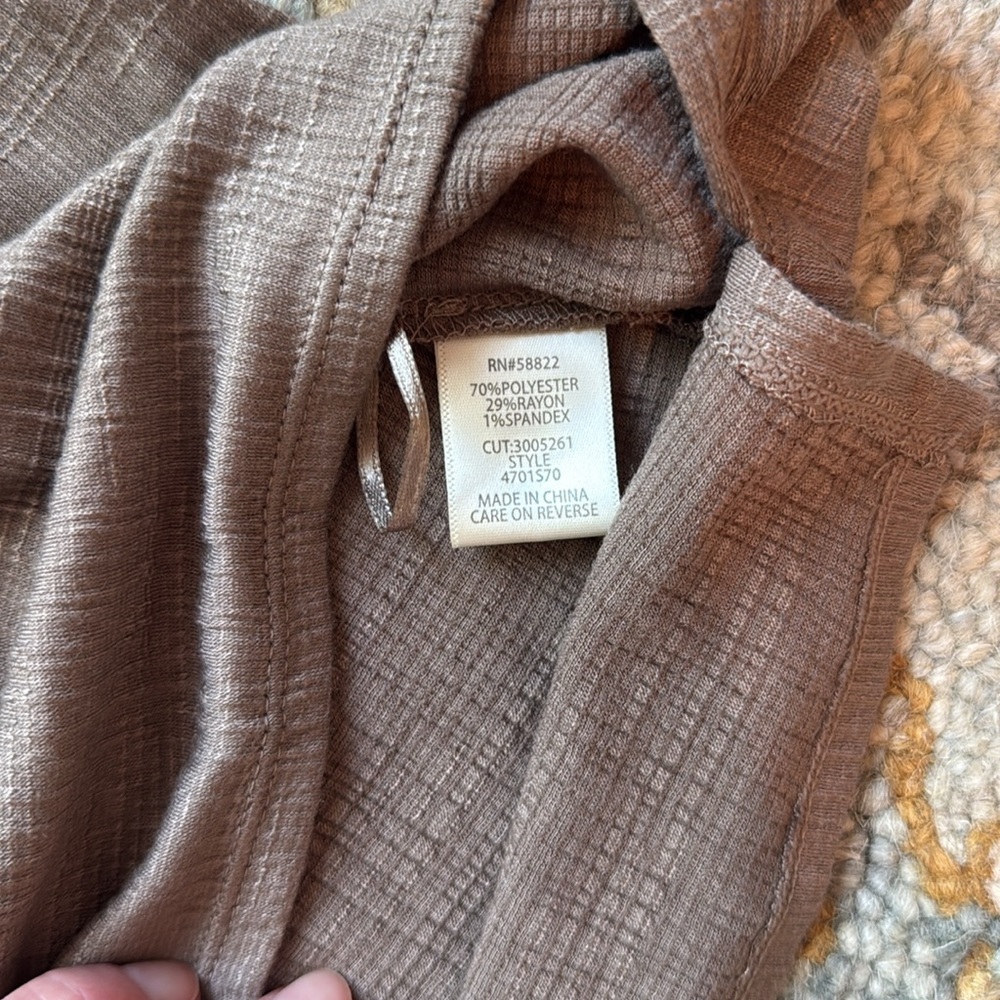 NEW Max Studio Ruffle Sleeve Women's Top in Mocha - Picture 8 of 8
